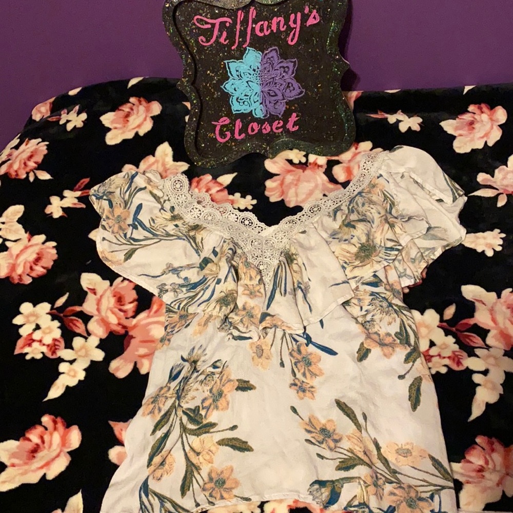 Buckle Day Trip Tee With slit Sleeves